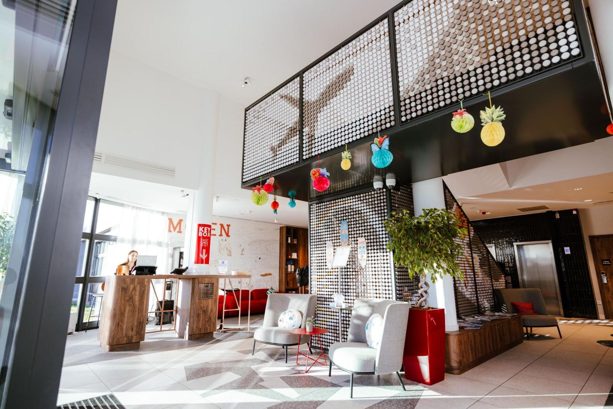 Hotel Ibis Luxembourg Aeroport Niederanven Exterior foto