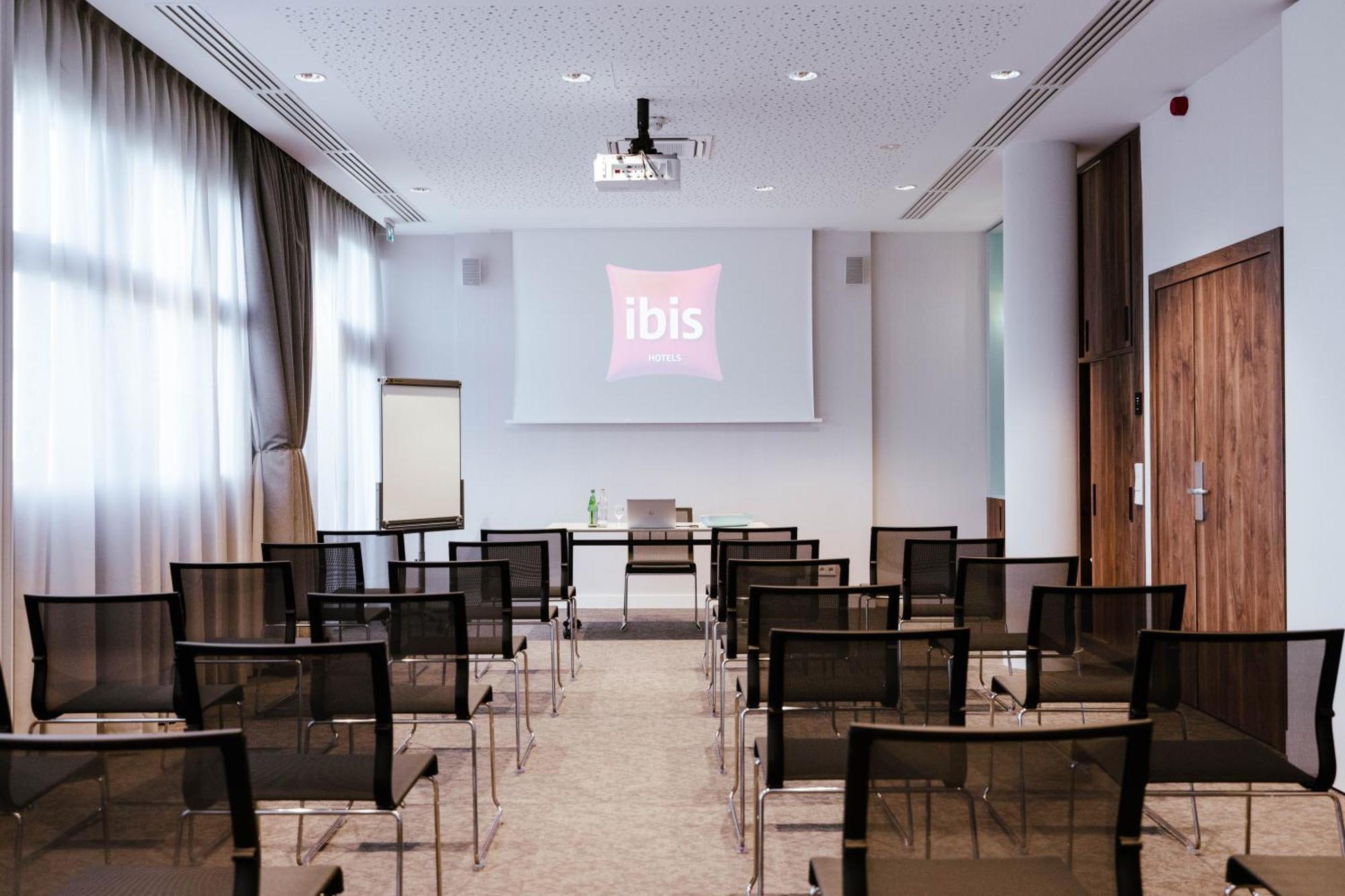 Hotel Ibis Luxembourg Aeroport Niederanven Exterior foto